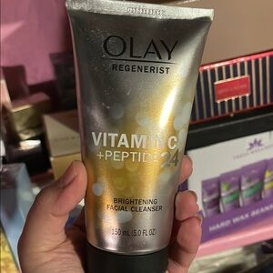 Olay Regenerist Vitamin C + Peptide 24 Cleanser